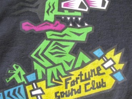 Zeefdruk met plastisol-inkt op een T-shirt